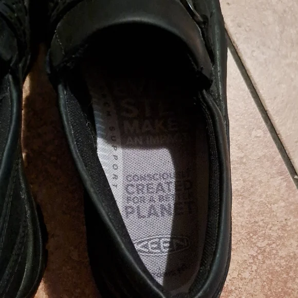 Keen Women's Black Leather Loafers - Picture 2 of 5